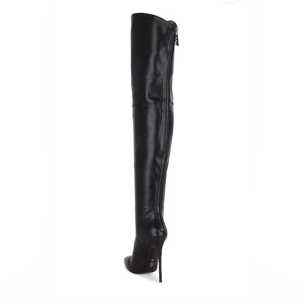 Femme La Scorpio Thigh High Boot in Black. Size 11 fits a 9. The boot runs big.